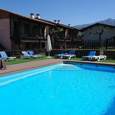 Apartamentos Rurales El Canchal De La Gallina: Rustic Retreat with Jacuzzi & Heated Pool Hervas Exterior photo