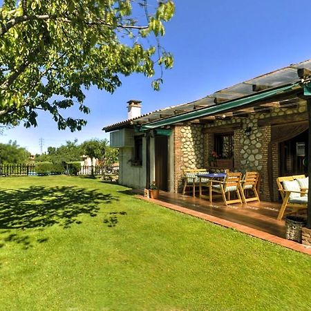 Apartamentos Rurales El Canchal De La Gallina: Rustic Retreat with Jacuzzi & Heated Pool Hervas Exterior photo