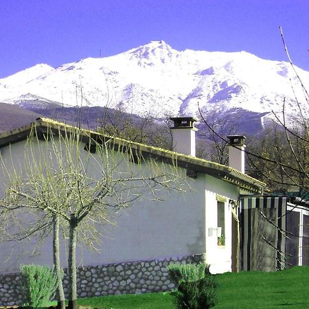 Apartamentos Rurales El Canchal De La Gallina: Rustic Retreat with Jacuzzi & Heated Pool Hervas Exterior photo