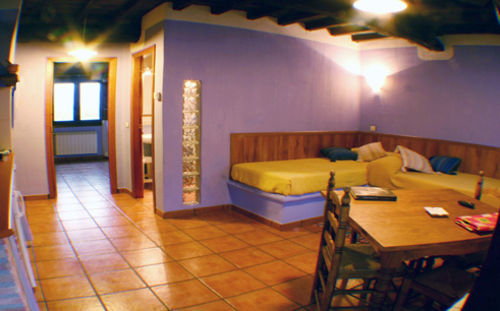 Apartamentos Rurales El Canchal De La Gallina: Rustic Retreat with Jacuzzi & Heated Pool Hervas Exterior photo
