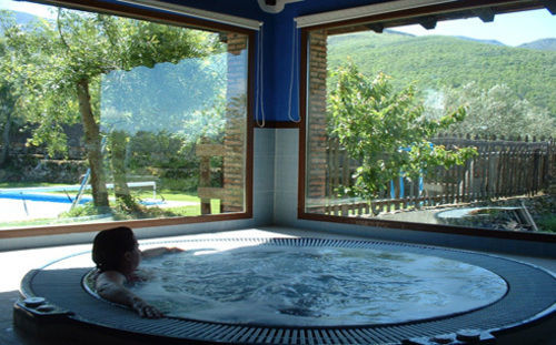Apartamentos Rurales El Canchal De La Gallina: Rustic Retreat with Jacuzzi & Heated Pool Hervas Exterior photo