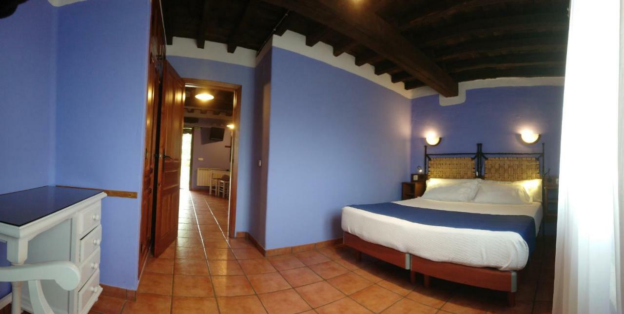 Apartamentos Rurales El Canchal De La Gallina: Rustic Retreat with Jacuzzi & Heated Pool Hervas Exterior photo