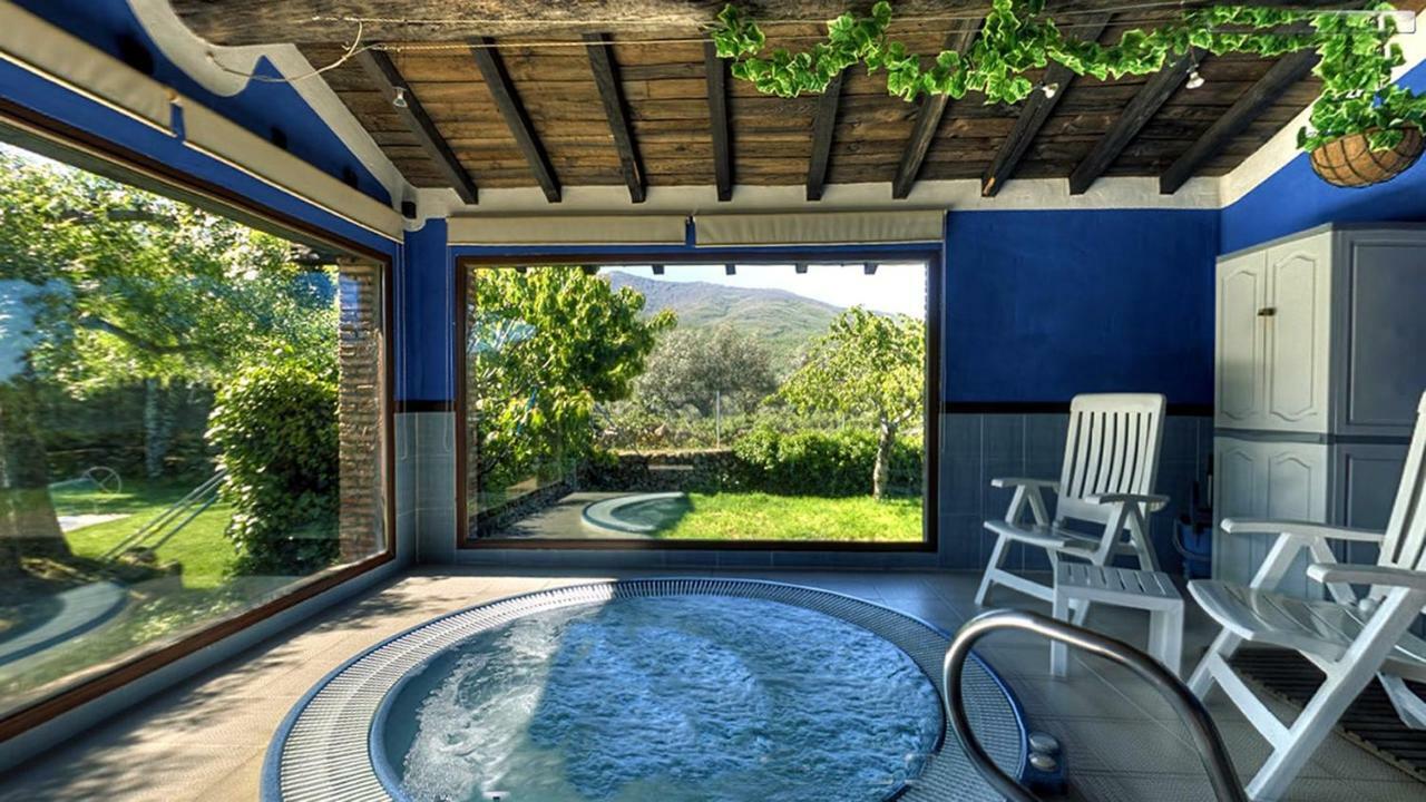 Apartamentos Rurales El Canchal De La Gallina: Rustic Retreat with Jacuzzi & Heated Pool Hervas Exterior photo