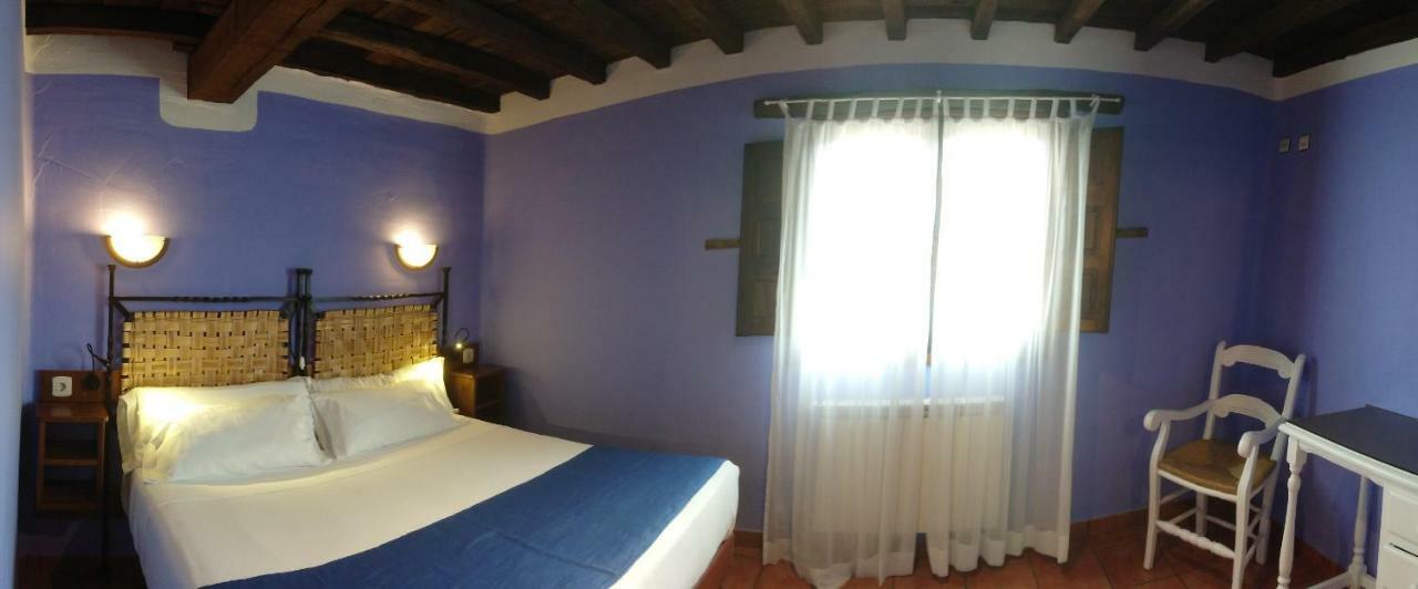 Apartamentos Rurales El Canchal De La Gallina: Rustic Retreat with Jacuzzi & Heated Pool Hervas Exterior photo