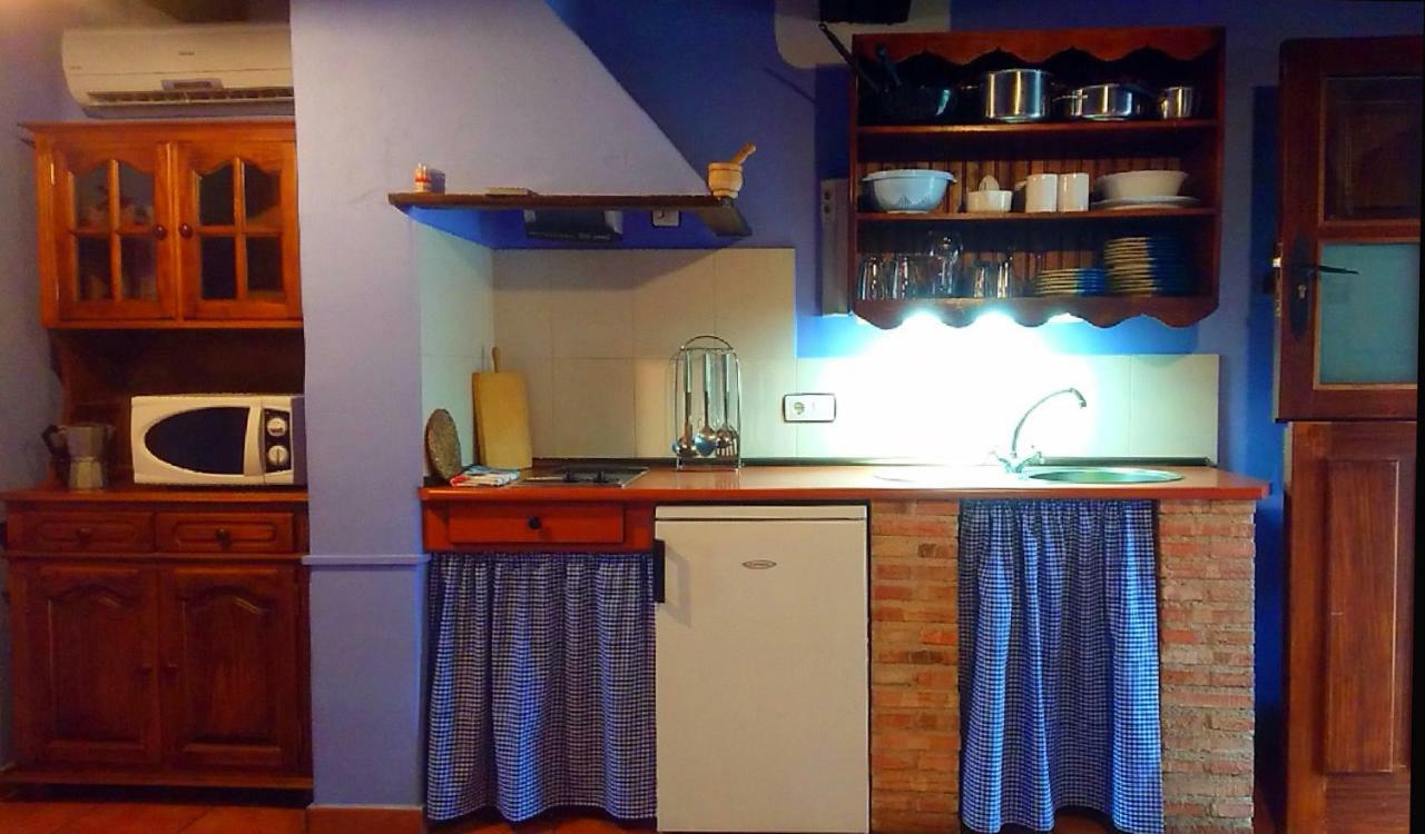 Apartamentos Rurales El Canchal De La Gallina: Rustic Retreat with Jacuzzi & Heated Pool Hervas Exterior photo